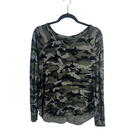 Evereve Tops - Evereve Camouflage Ribbed Henley Top Size Small Long‎ Sleeve Casual